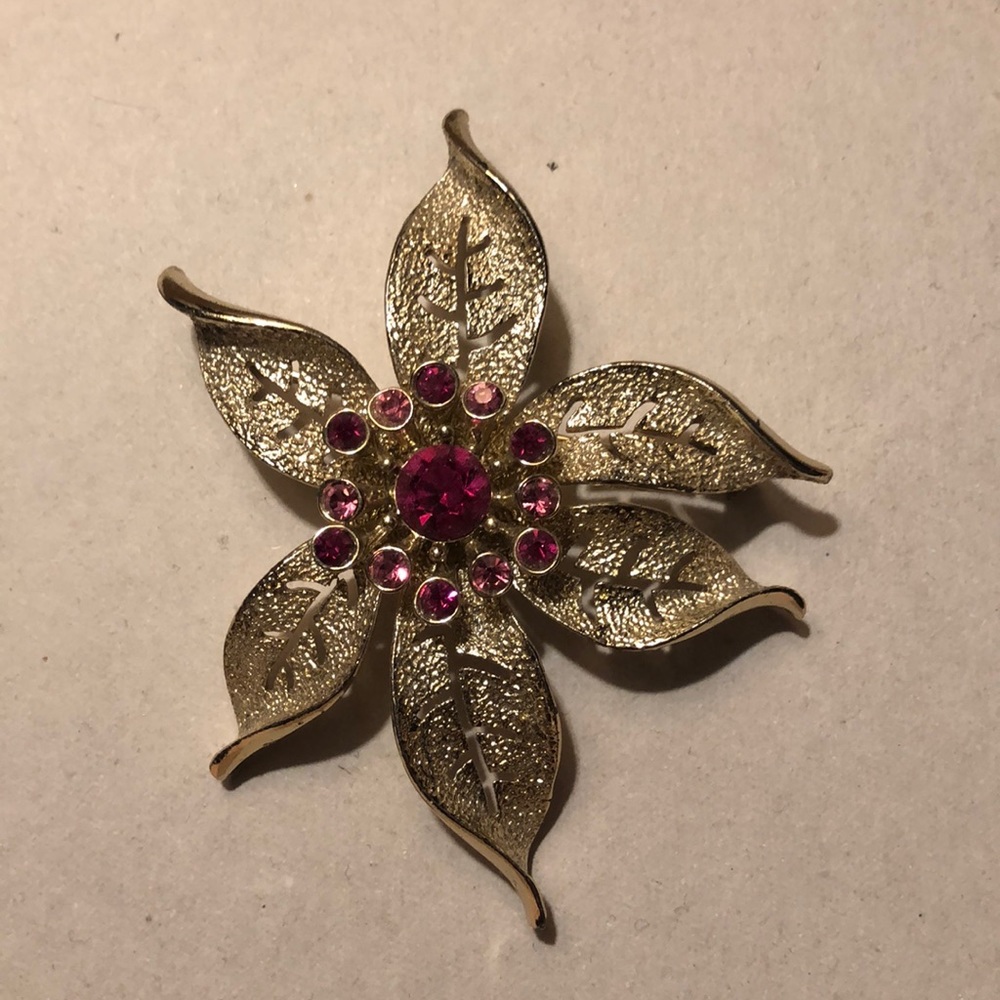 Sarah Coventry Fashion Flower Brooch/Pin